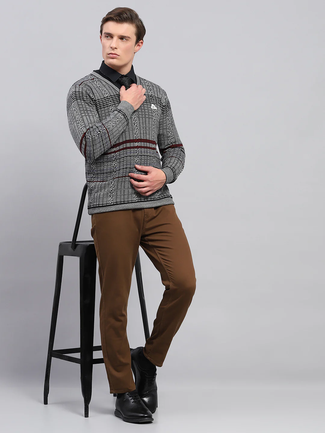 Men Grey Self Design V Neck Full Sleeve Pullover - Image 2