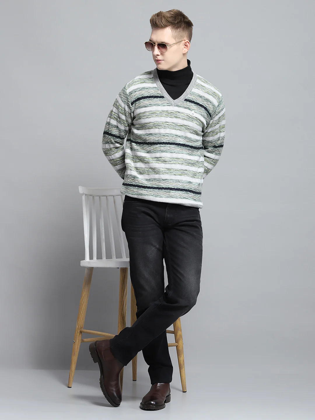 Men Grey Self Design V Neck Full Sleeve Pullover - Image 2