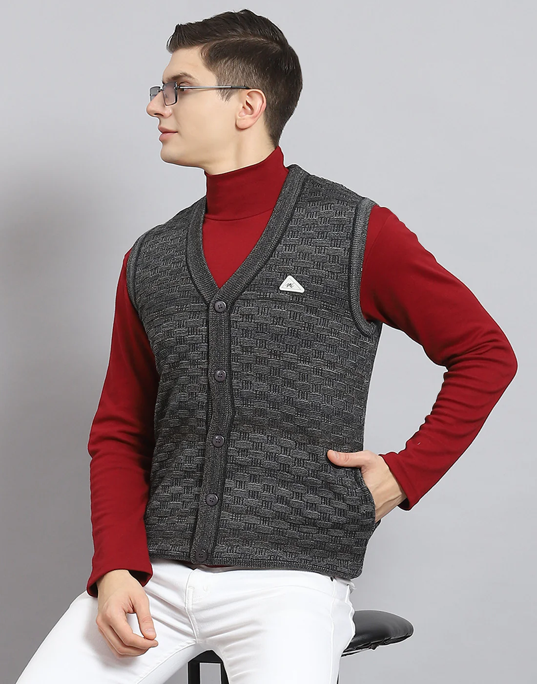 Men Grey Self Design V Neck Sleeveless Sweater - Image 2