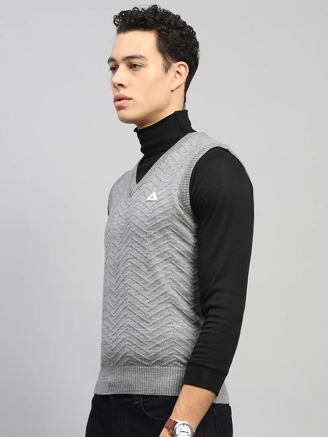 Men Grey Self Design V Neck Sleeveless Sweater - Image 3