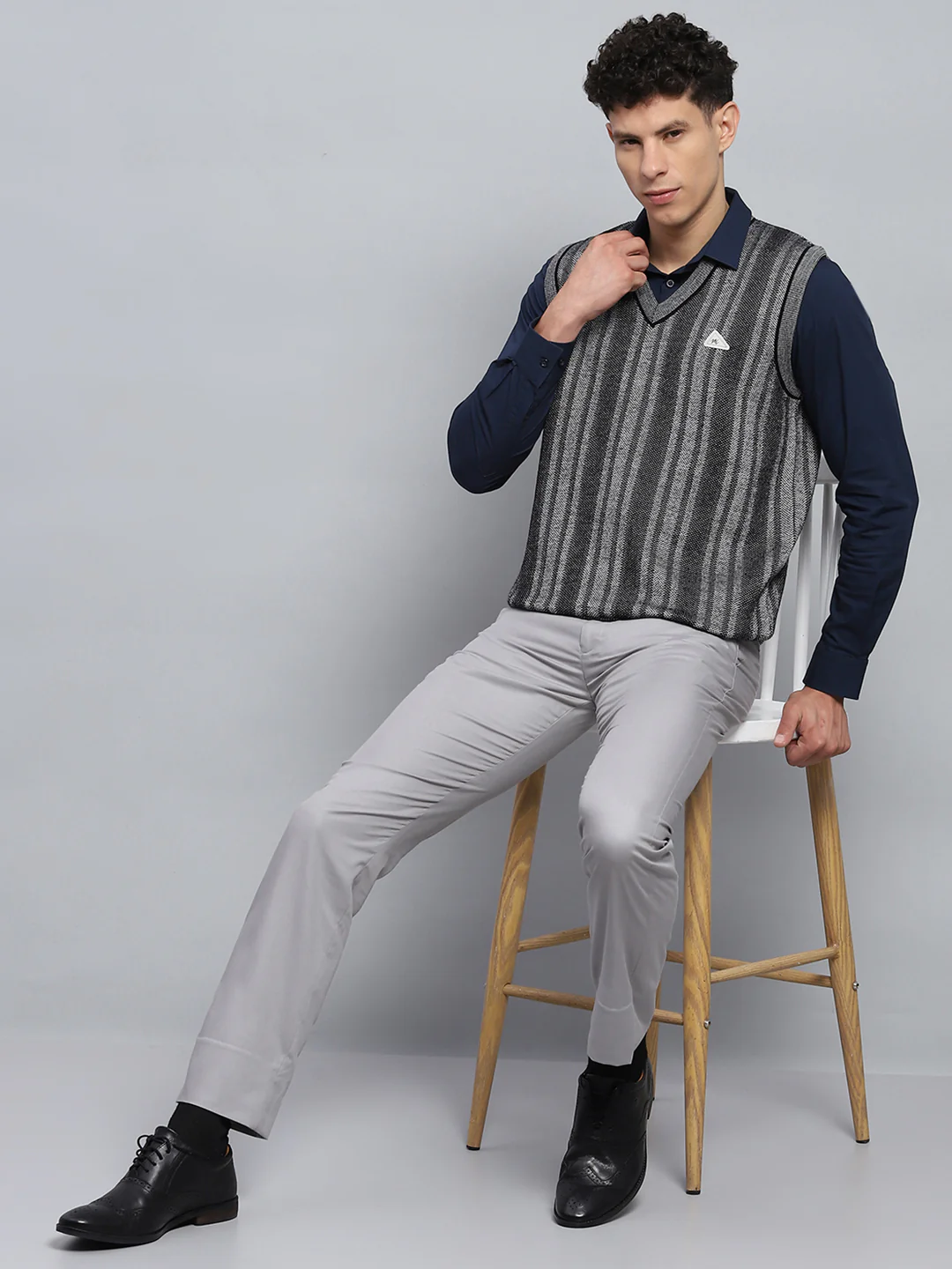Men Grey Self Design V Neck Sleeveless Sweater - Image 2