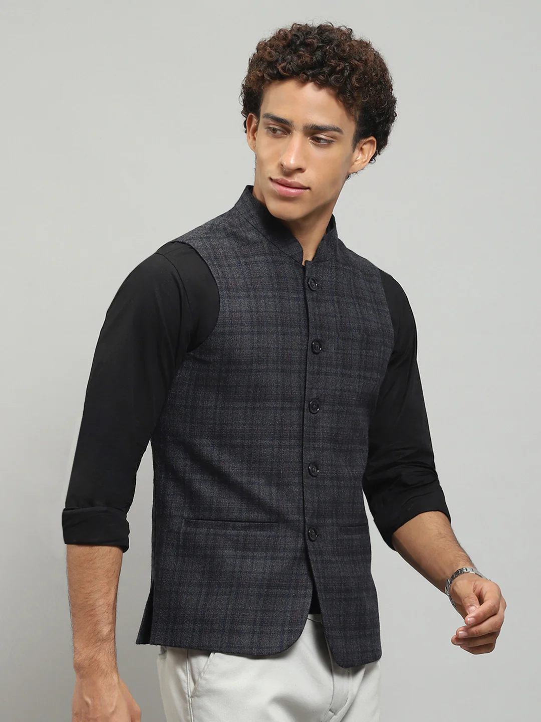 Men Grey Solid Band Collar Sleeveless Jacket - Image 4