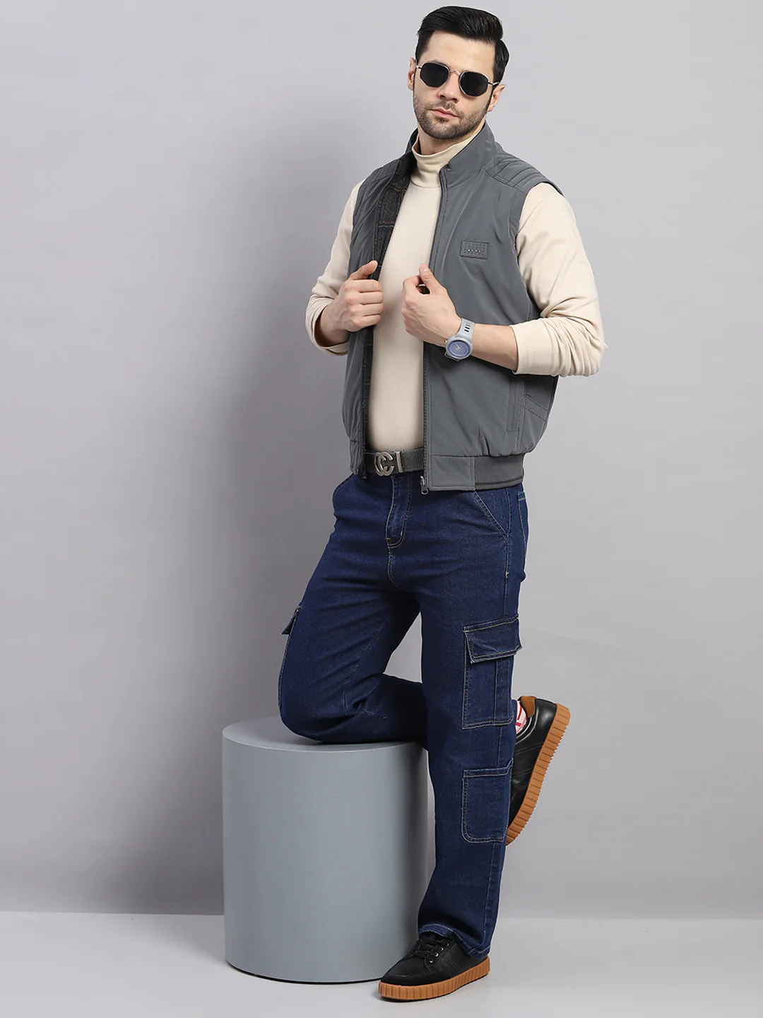 Men Grey Solid Collar Sleeveless Reversible Jacket - Image 2