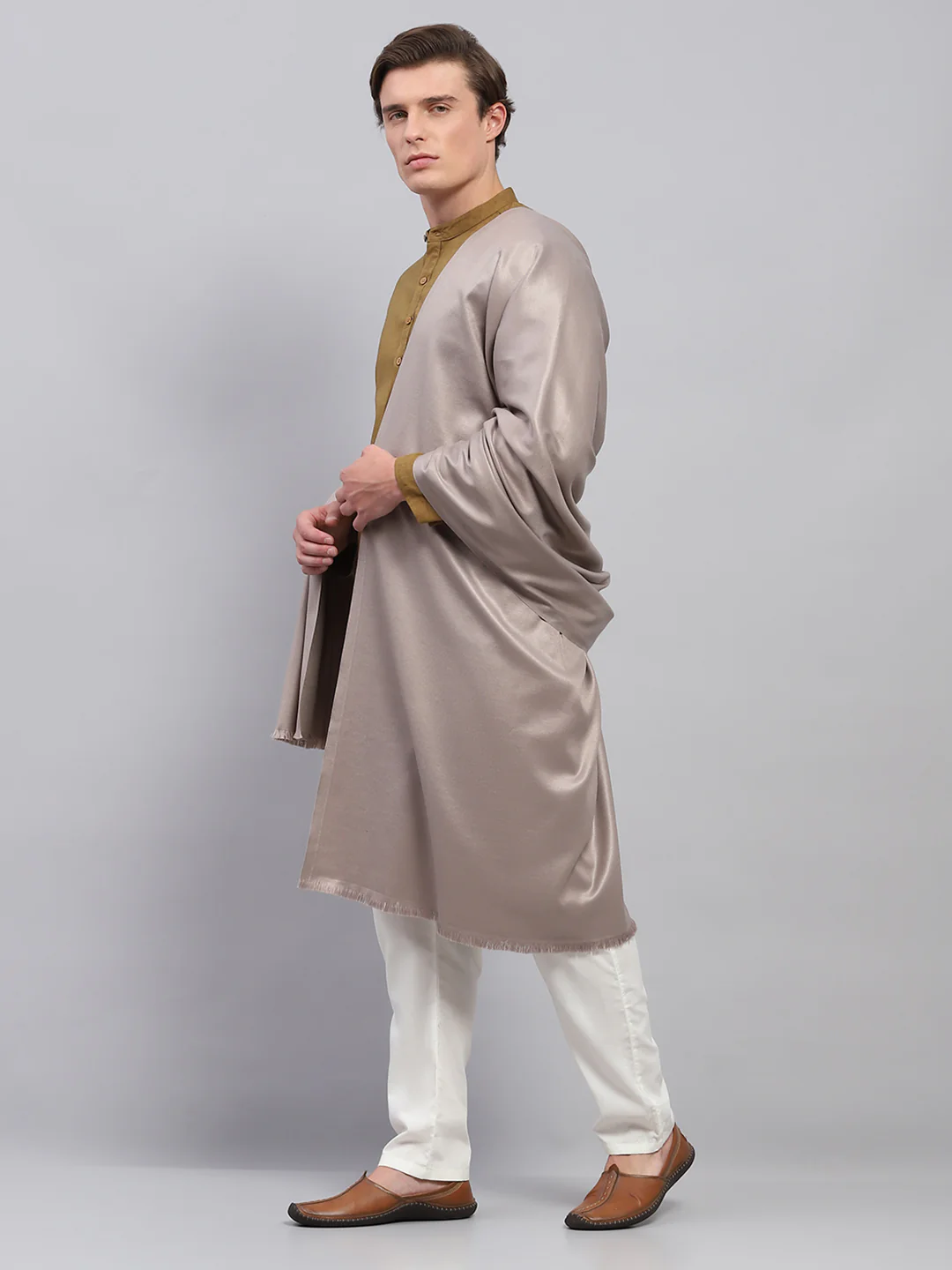 Men Grey Solid Lohi Shawl - Image 3
