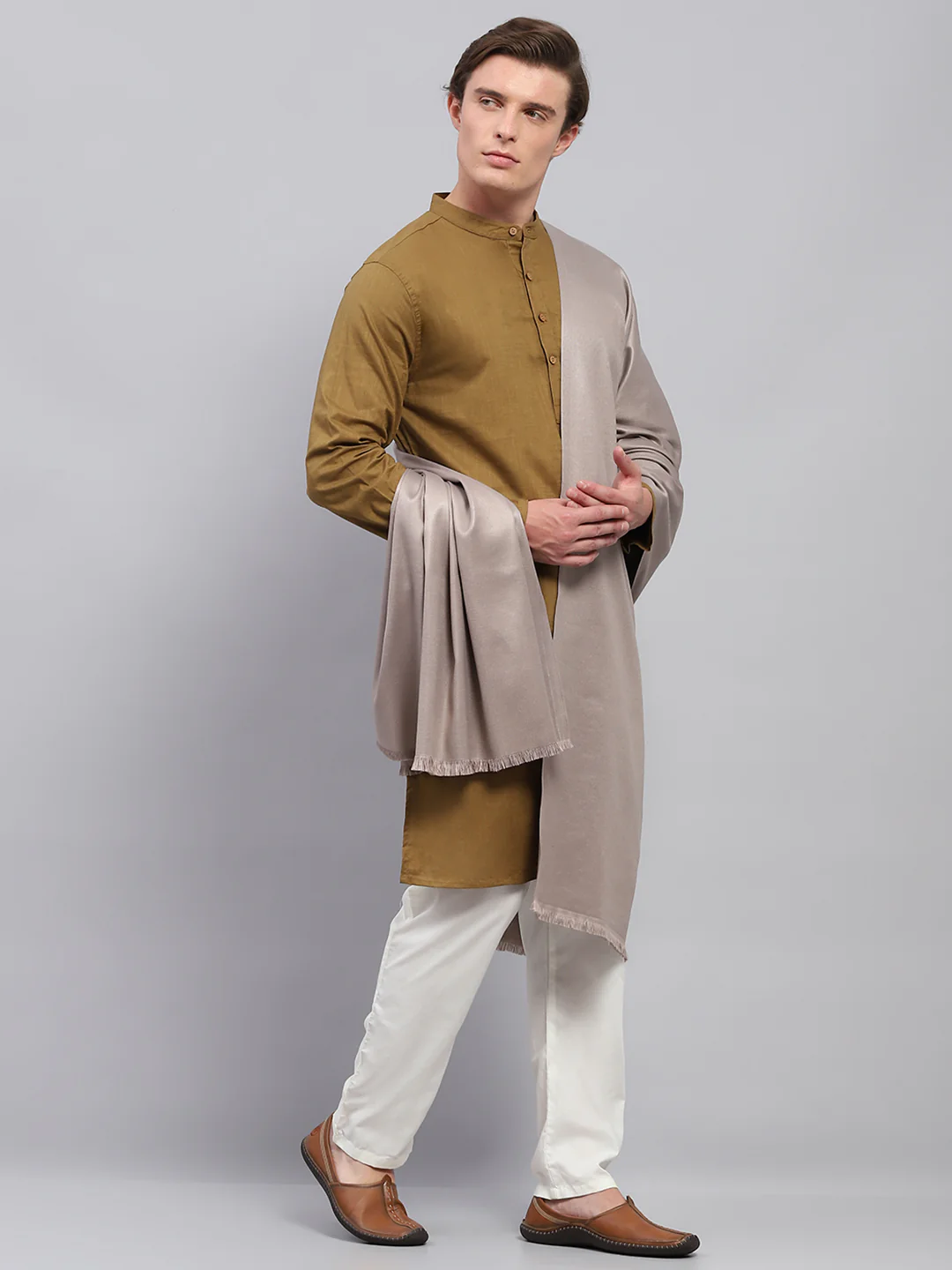 Men Grey Solid Lohi Shawl - Image 4