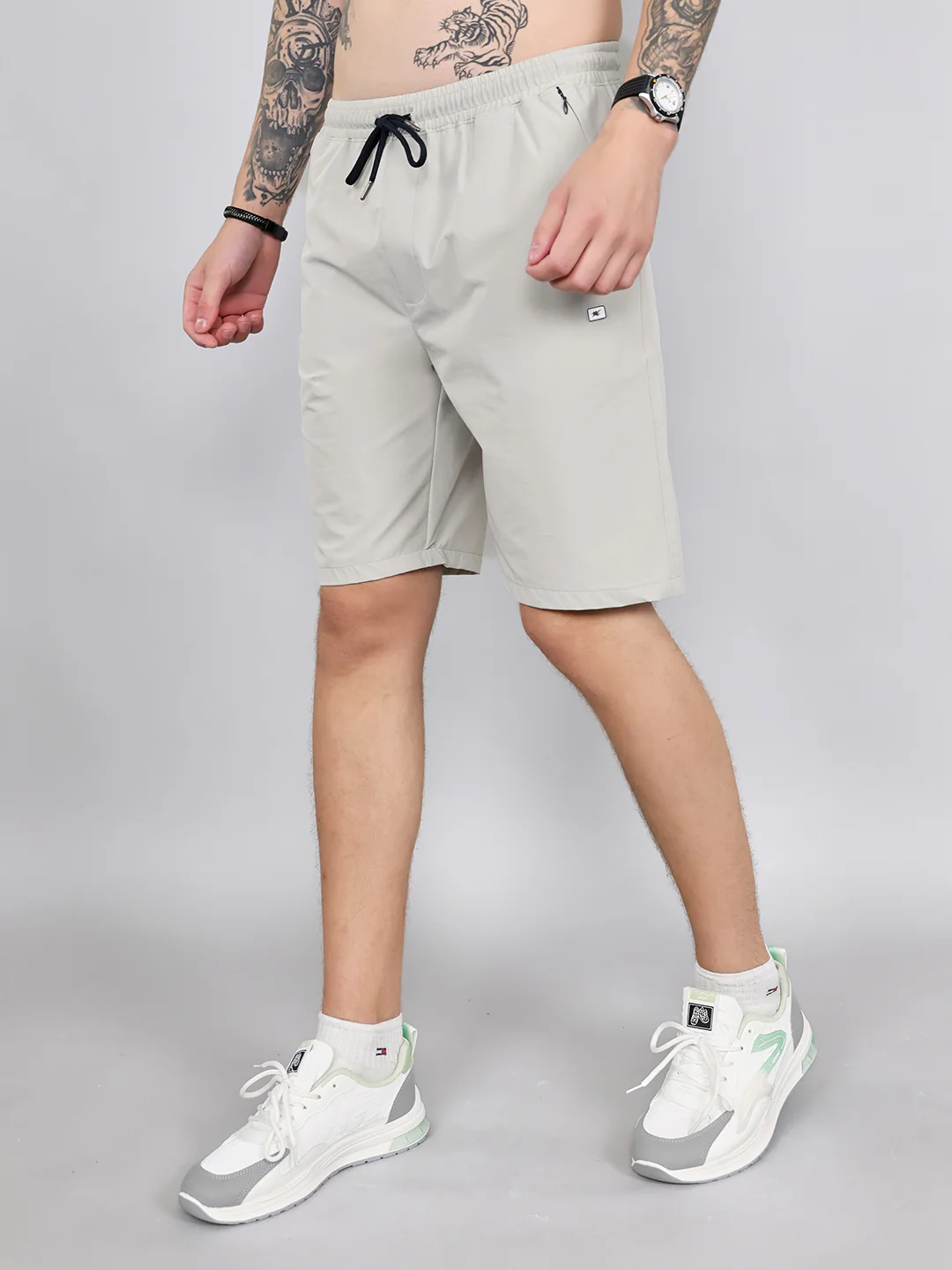 Men Grey Solid Regular Fit Shorts - Image 2