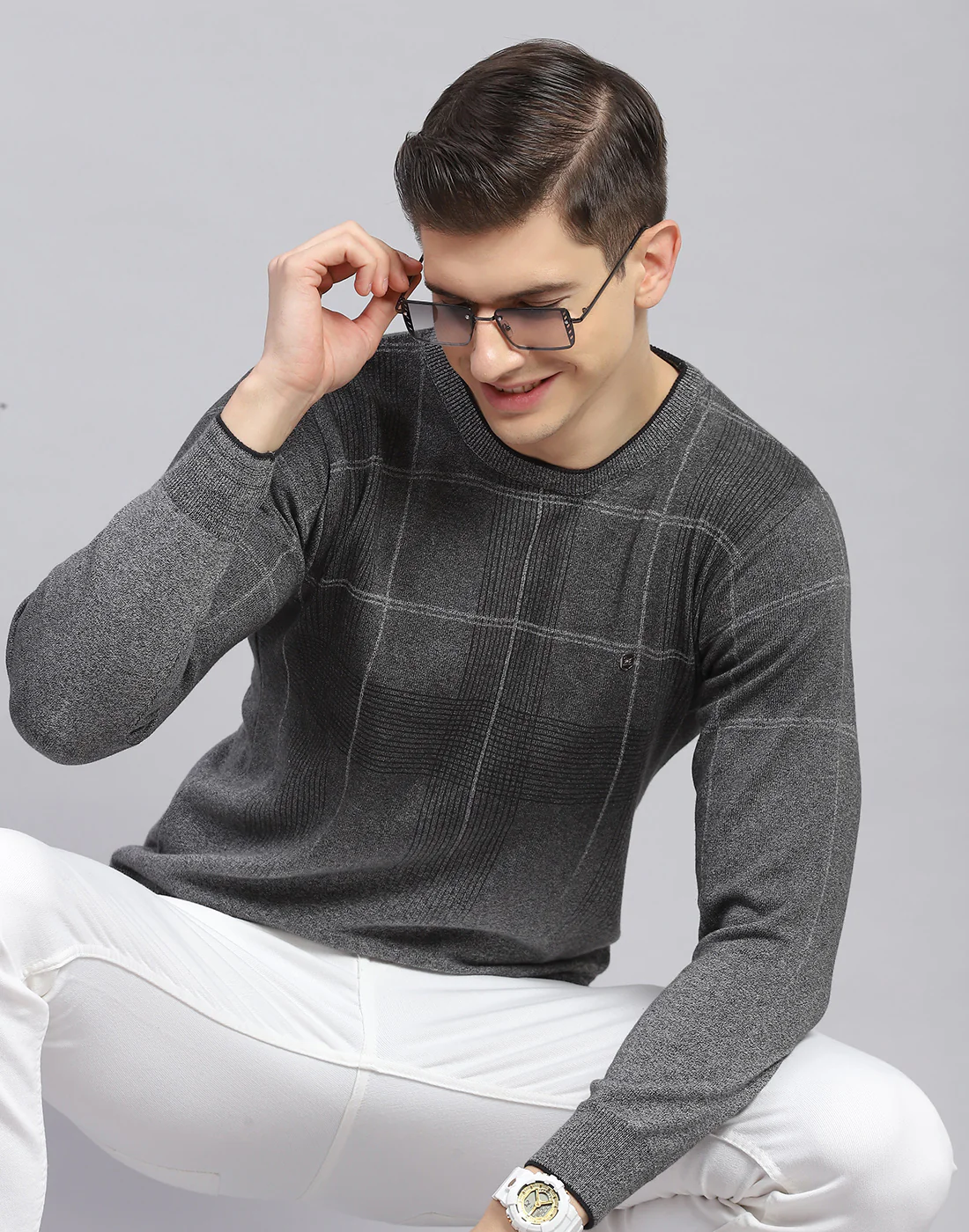 Men Grey Solid Round Neck Full Sleeve Sweater - Image 2