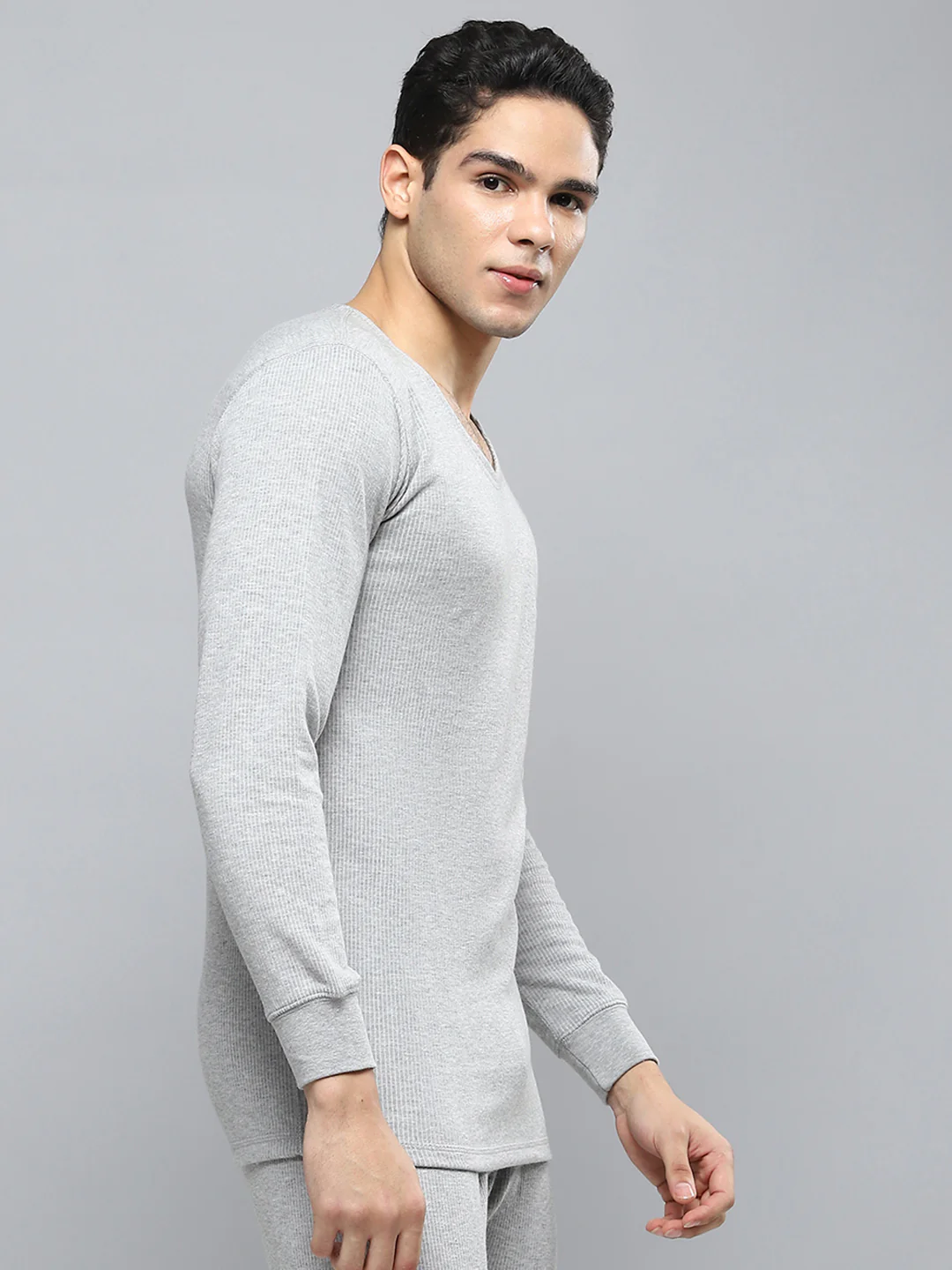 Men Grey Solid Round Neck Full Sleeve Thermal Vest - Image 4