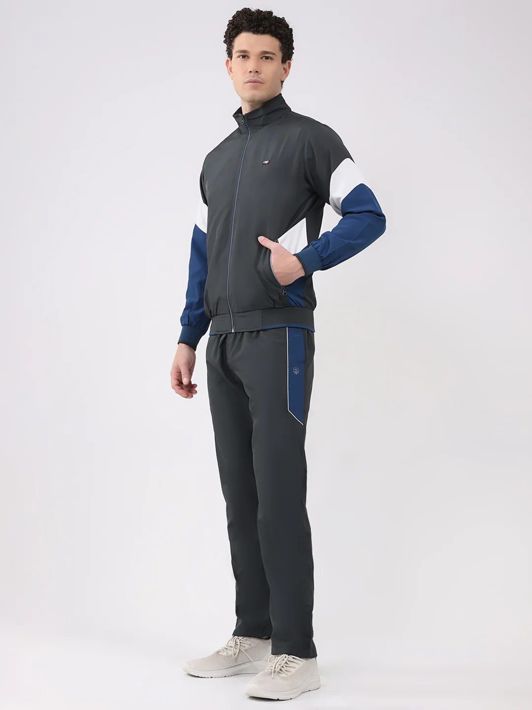 Men Grey Solid Round Neck Full Sleeve Winter Tracksuit - Image 3