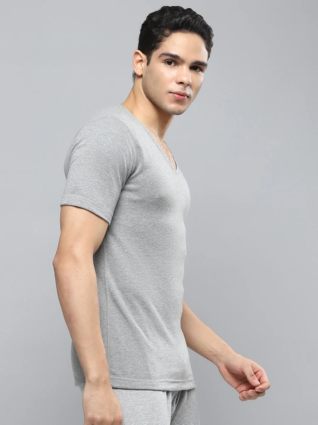 Men Grey Solid Round Neck Half Sleeve Thermal Vest - Image 4