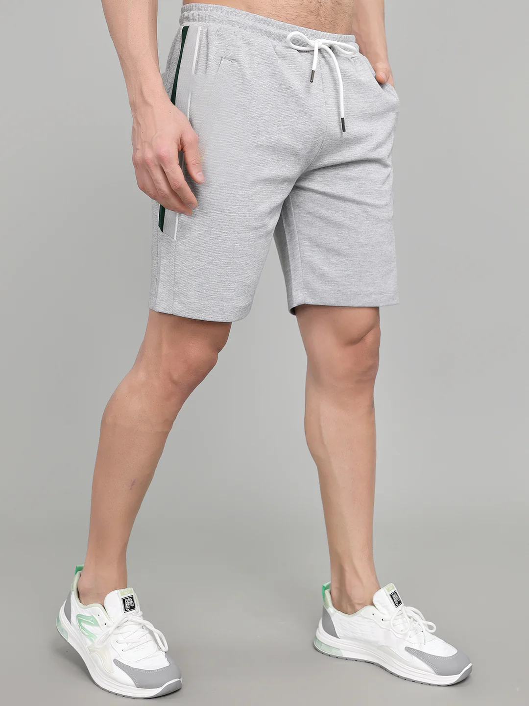Men Grey Solid Slim Fit Bermuda - Image 3