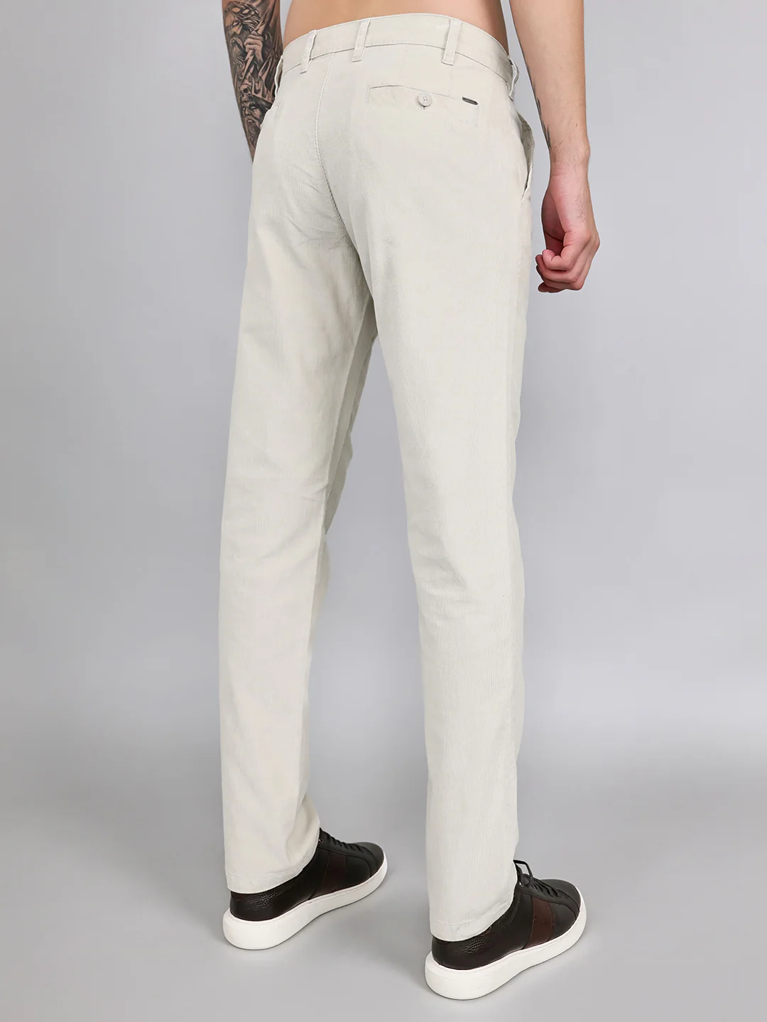 Men Grey Solid Slim Fit Trouser - Image 4
