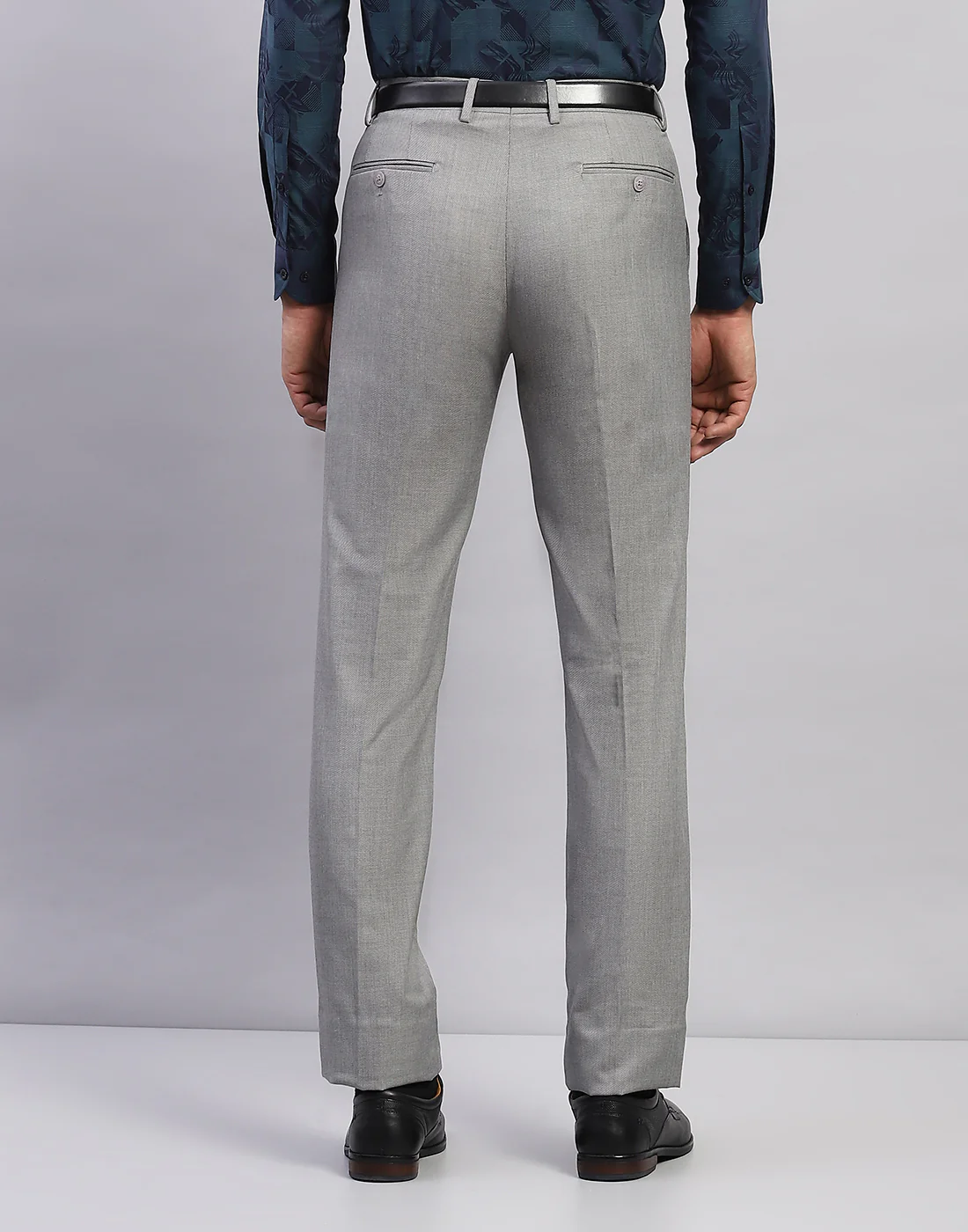 Men Grey Solid Smart Fit Trouser - Image 5