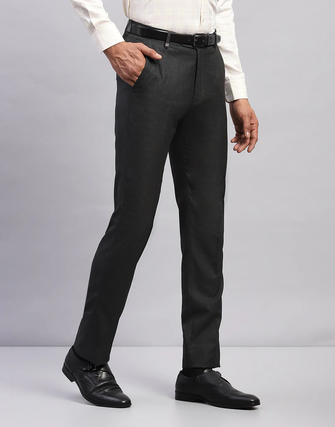Men Grey Solid Smart Fit Trouser - Image 4
