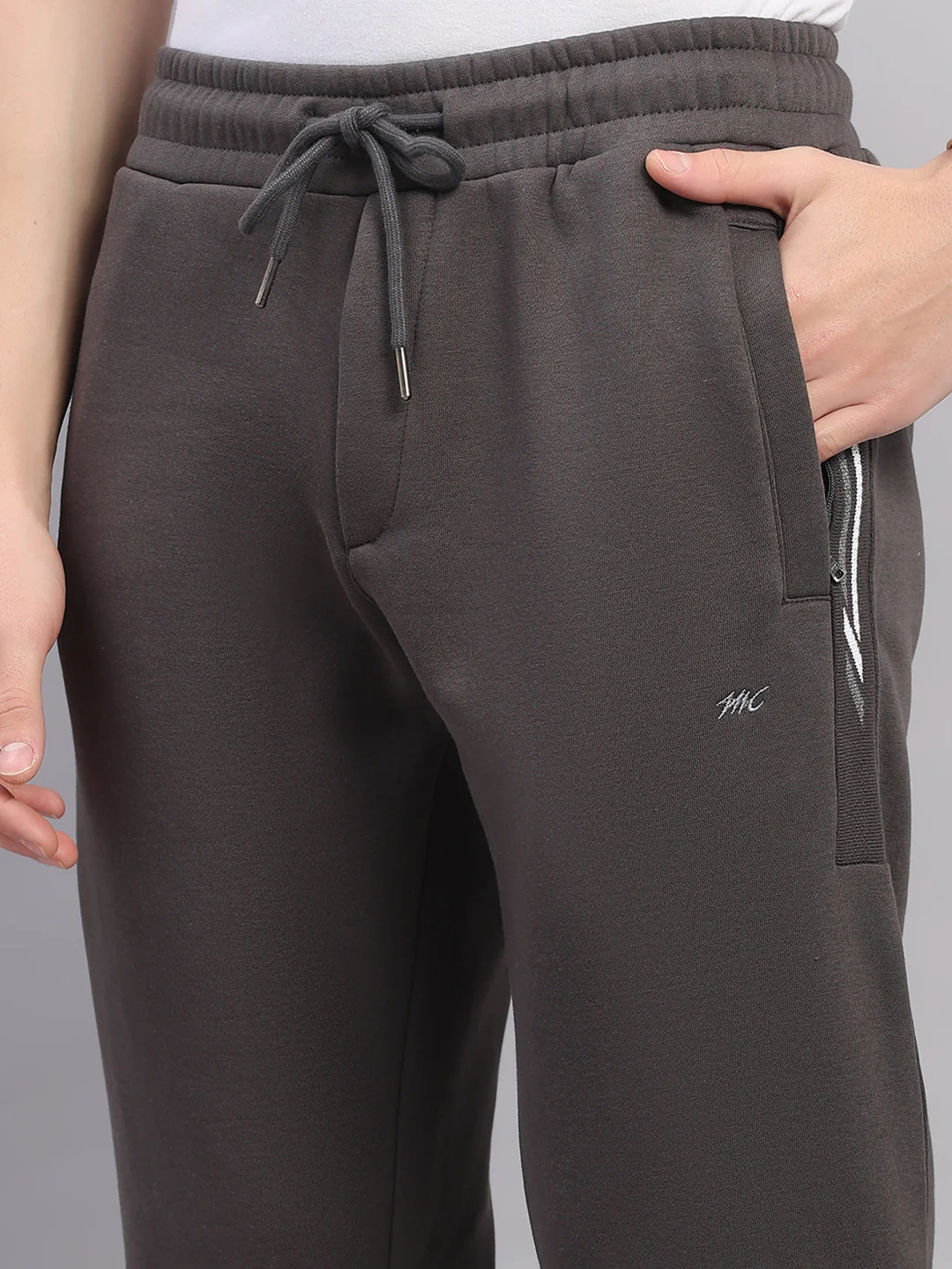Men Grey Solid Stand Collar Full Sleeve Winter Tracksuit - Image 8