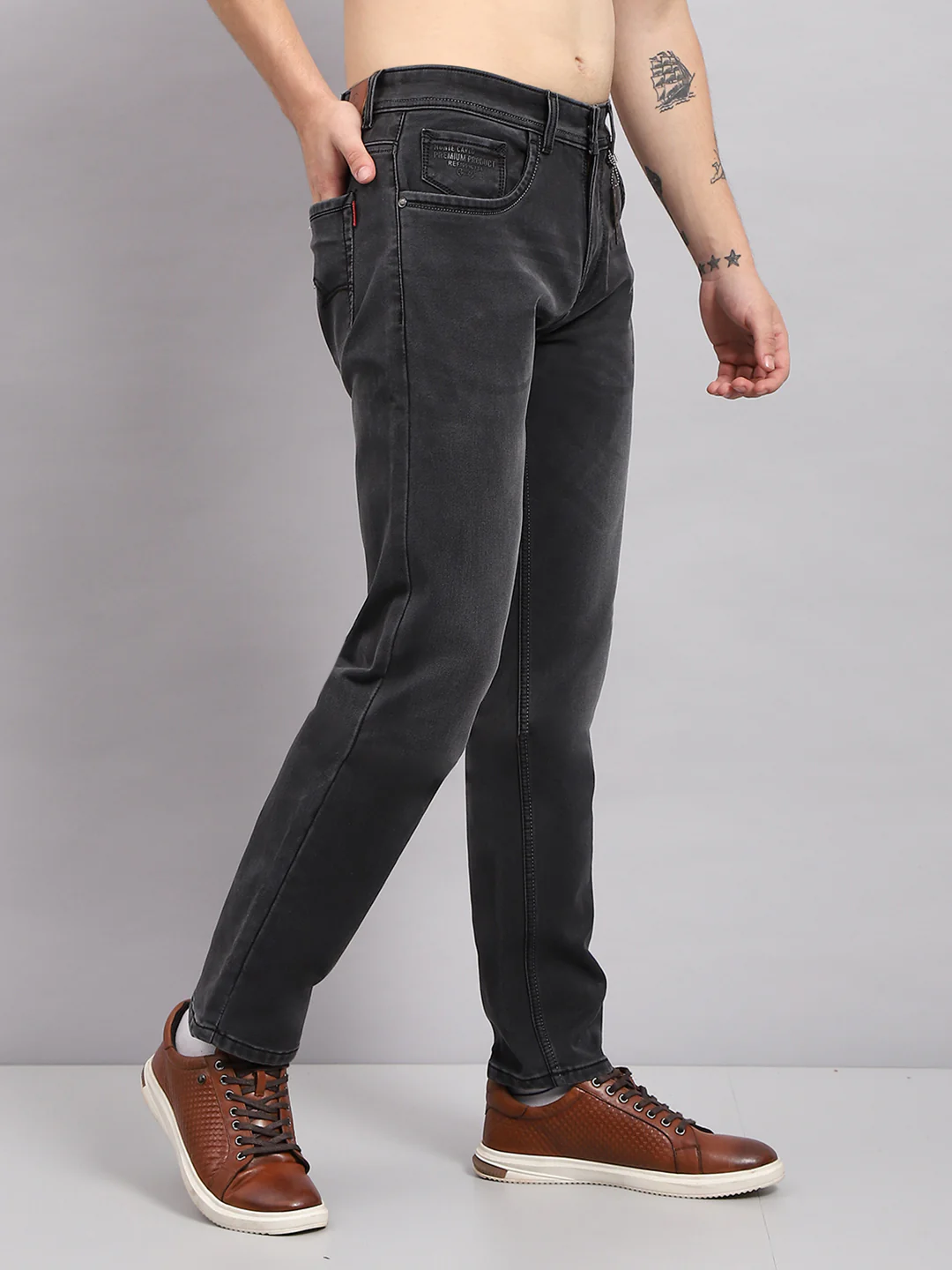 Men Grey Solid Straight Fit Denim - Image 4