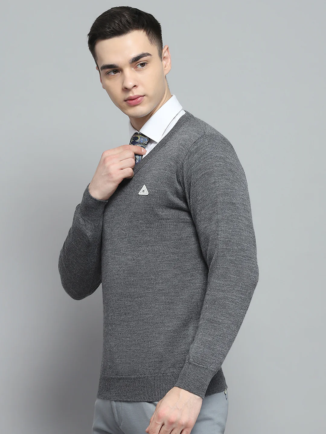 Men Grey Solid V Neck Full Sleeve Pullover - Image 3