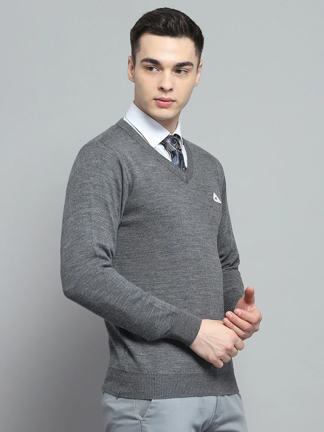 Men Grey Solid V Neck Full Sleeve Pullover - Image 4