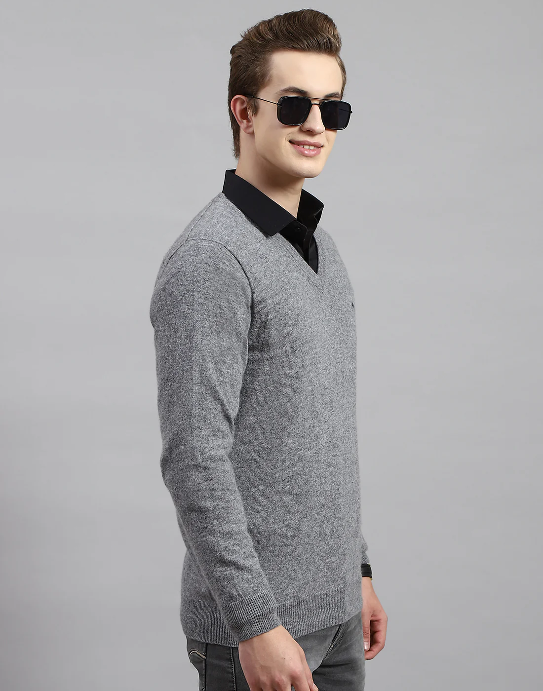 Men Grey Solid V Neck Full Sleeve Pullover - Image 4