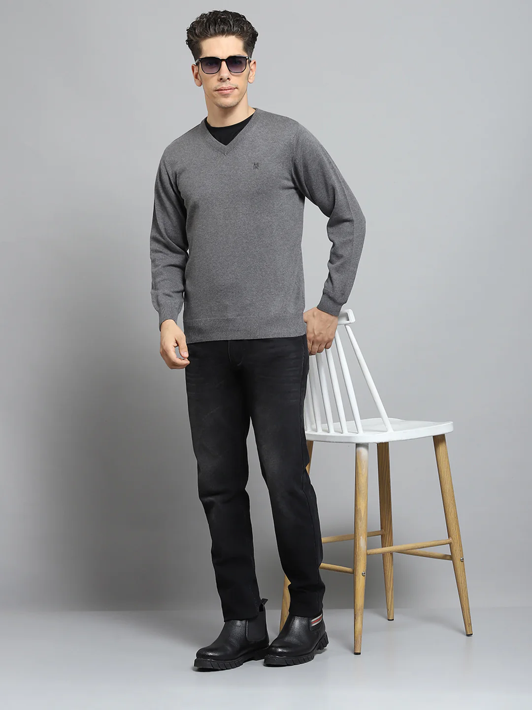 Men Grey Solid V Neck Full Sleeve Pullover - Image 2