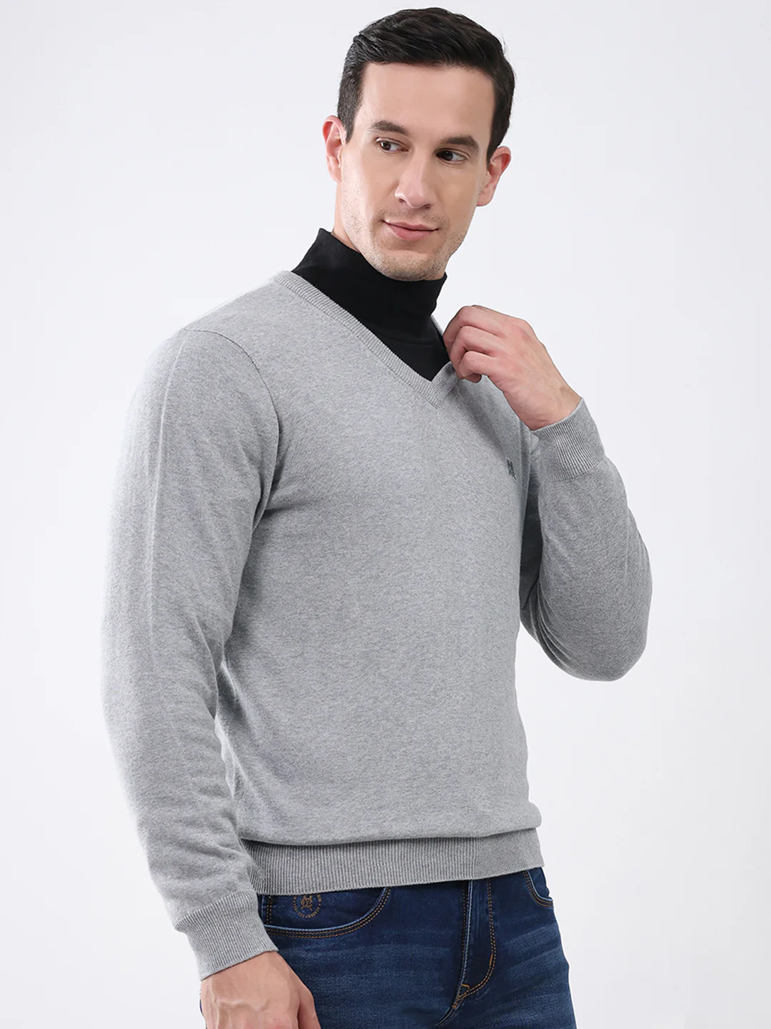 Men Grey Solid V Neck Full Sleeve Pullover - Image 4