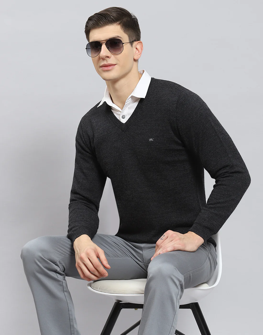 Men Grey Solid V Neck Full Sleeve Sweater - Image 2