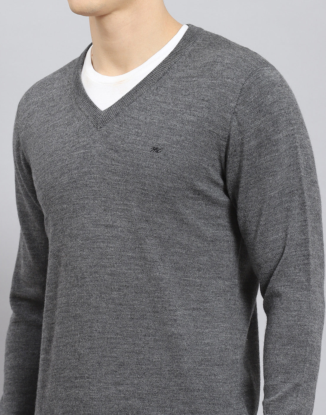 Men Grey Solid V Neck Full Sleeve Sweater - Image 8