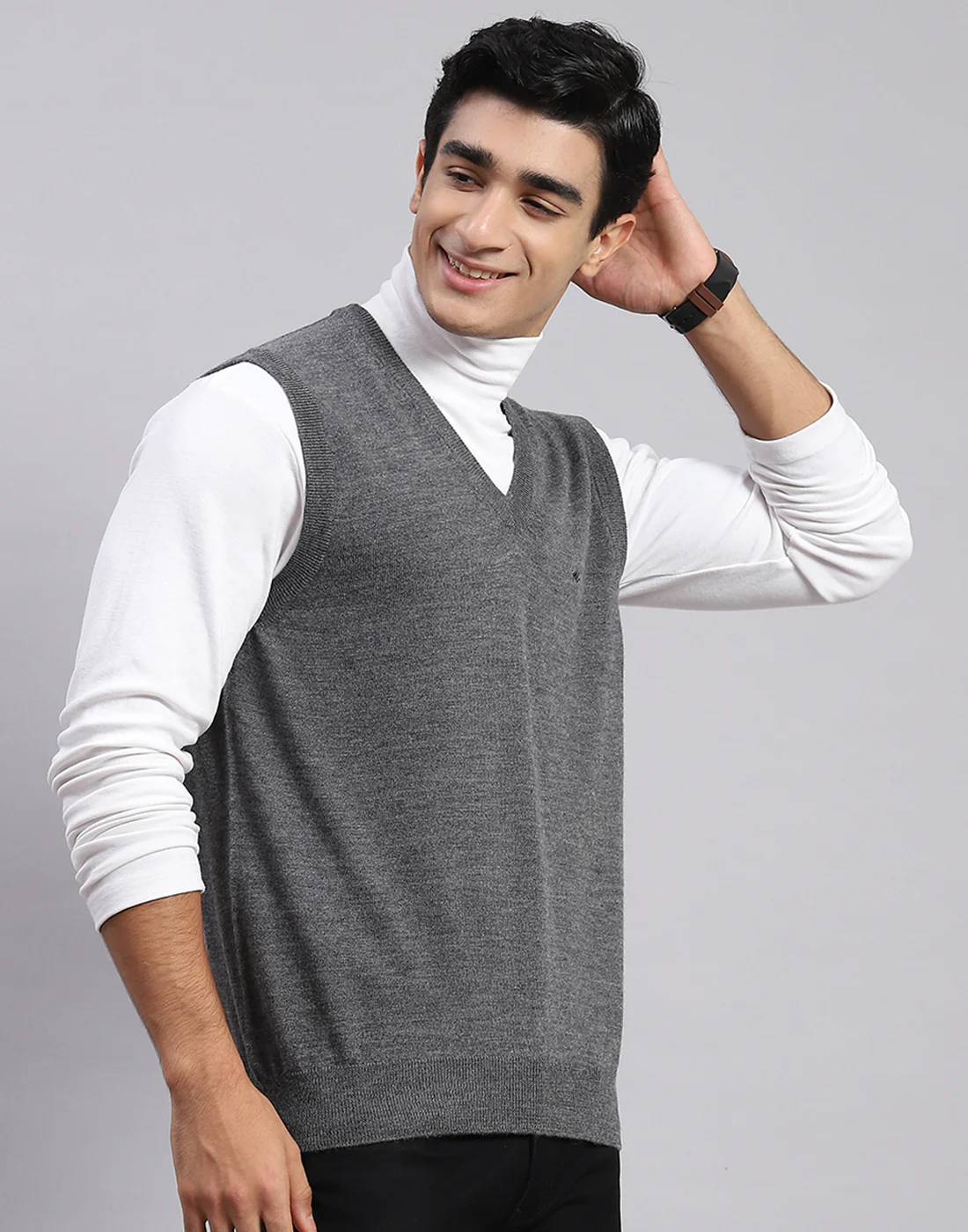 Men Grey Solid V Neck Sleeveless Sweater - Image 3