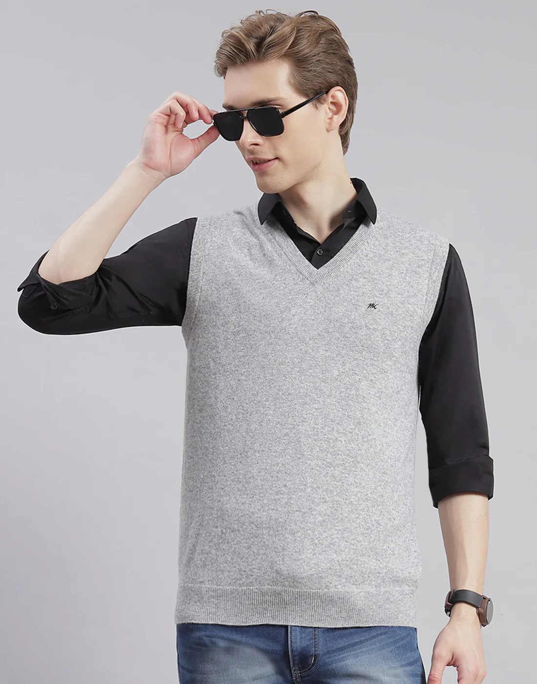 Men Grey Solid V Neck Sleeveless Sweater - Image 4