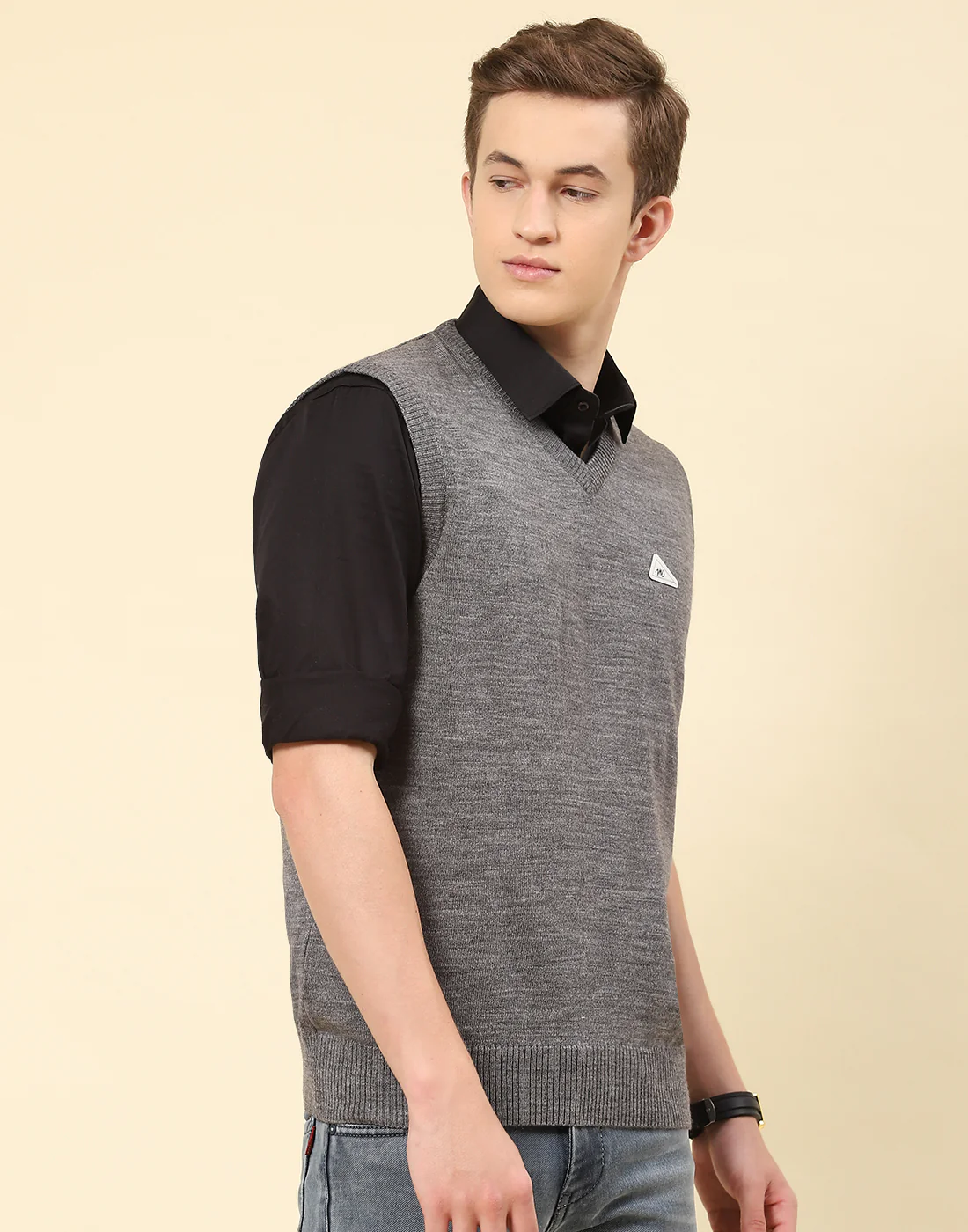 Men Grey Solid V Neck Sleeveless Sweater - Image 4