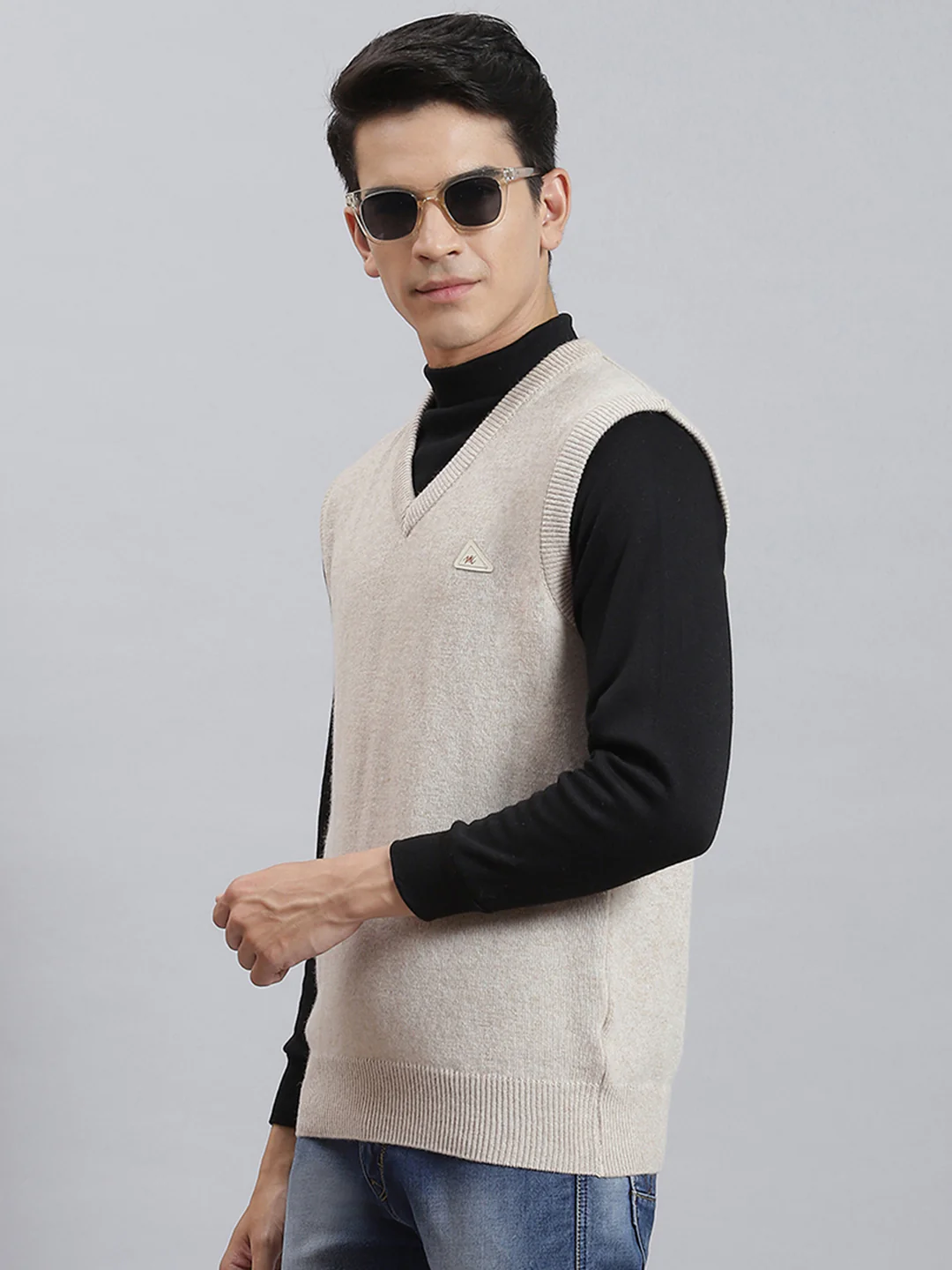 Men Grey Solid V Neck Sleeveless Sweaters/Pullovers - Image 3