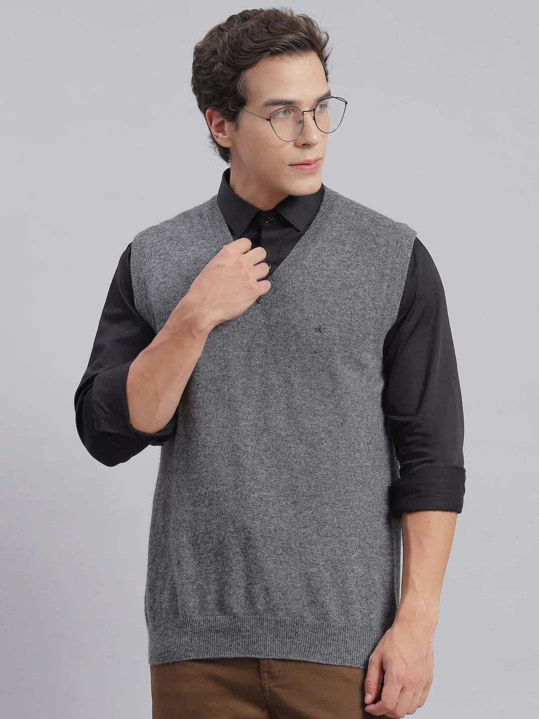 Men Grey Solid V Neck Sleeveless Sweaters/Pullovers - Image 2
