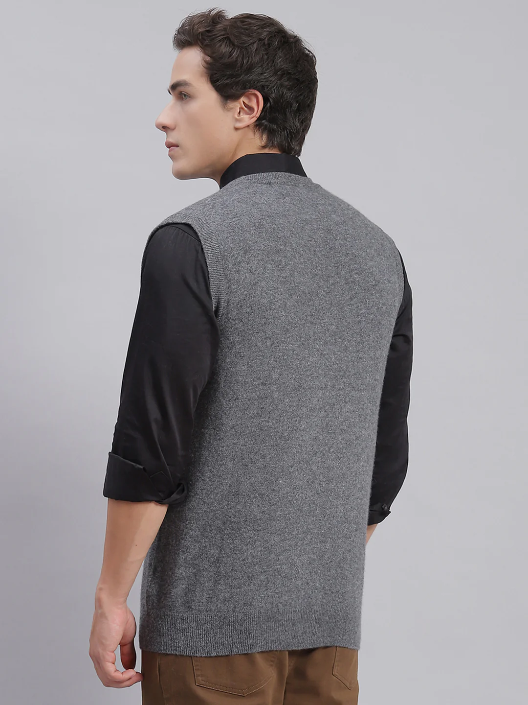 Men Grey Solid V Neck Sleeveless Sweaters/Pullovers - Image 5
