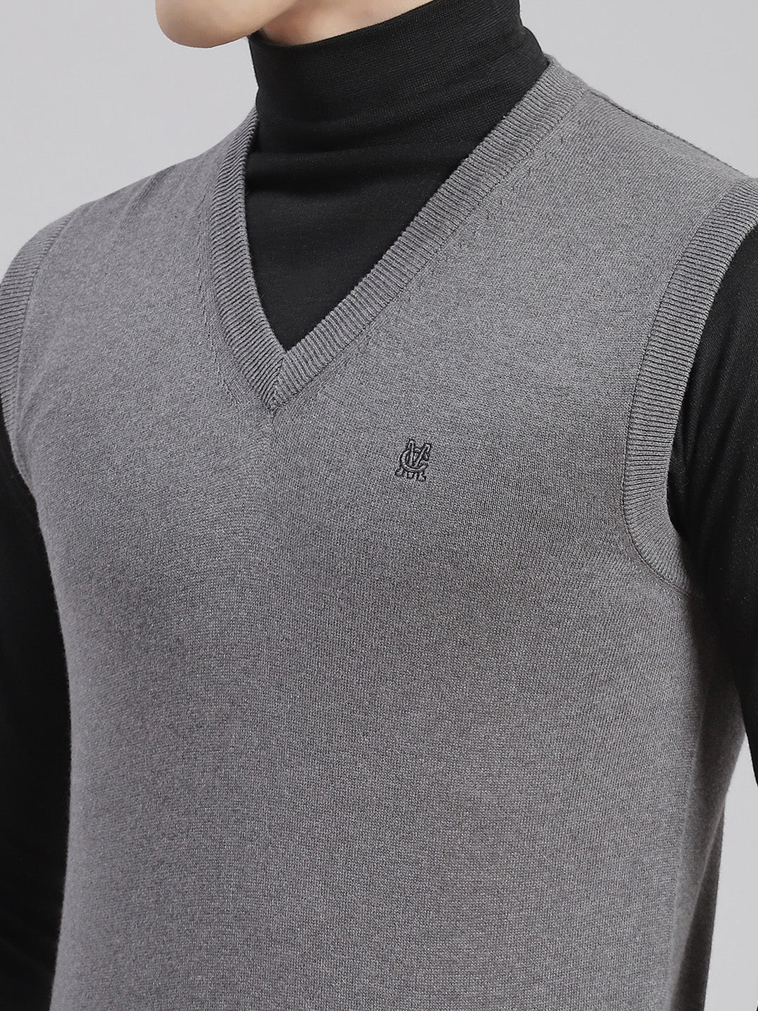 Men Grey Solid V Neck Sleeveless Sweaters/Pullovers - Image 6