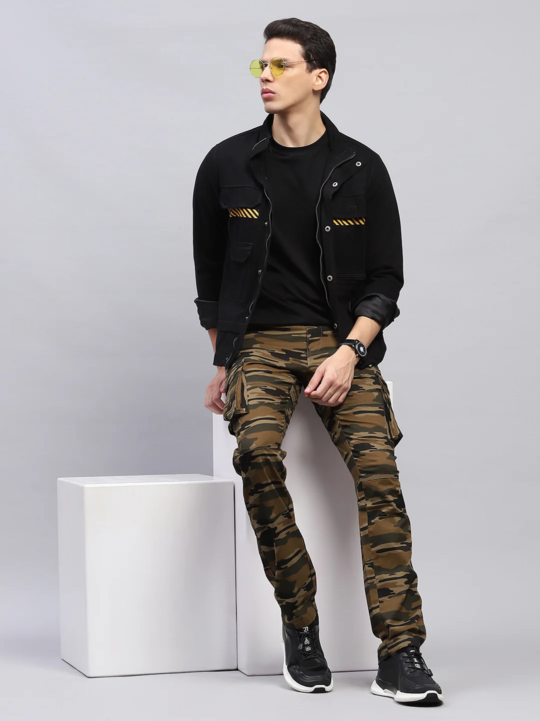Men Khaki Printed Cargo Cargo - Image 2