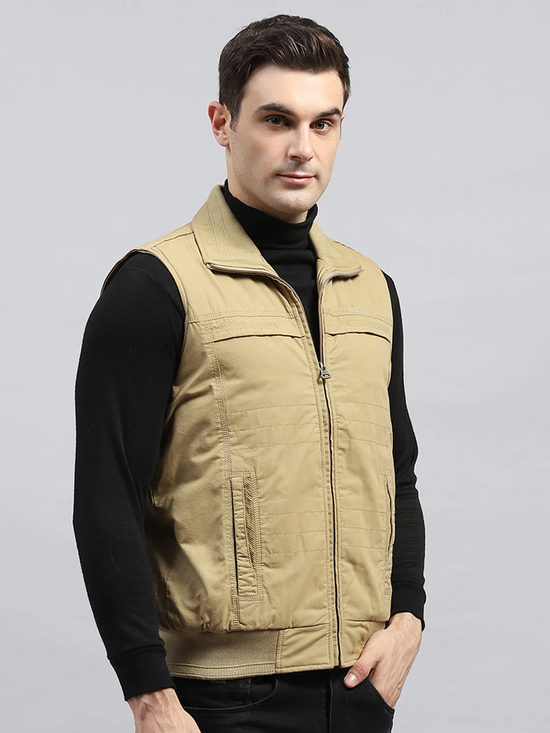 Men Khaki Solid Collar Sleeveless Jacket - Image 4