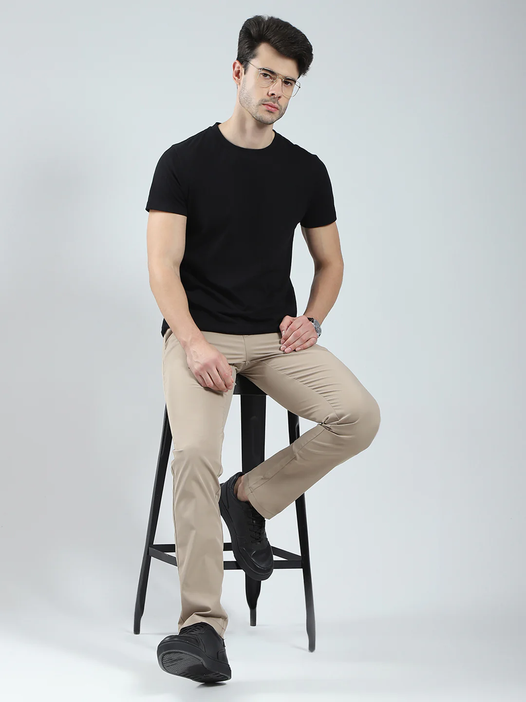 Men Khaki Solid Slim Fit Trouser - Image 2