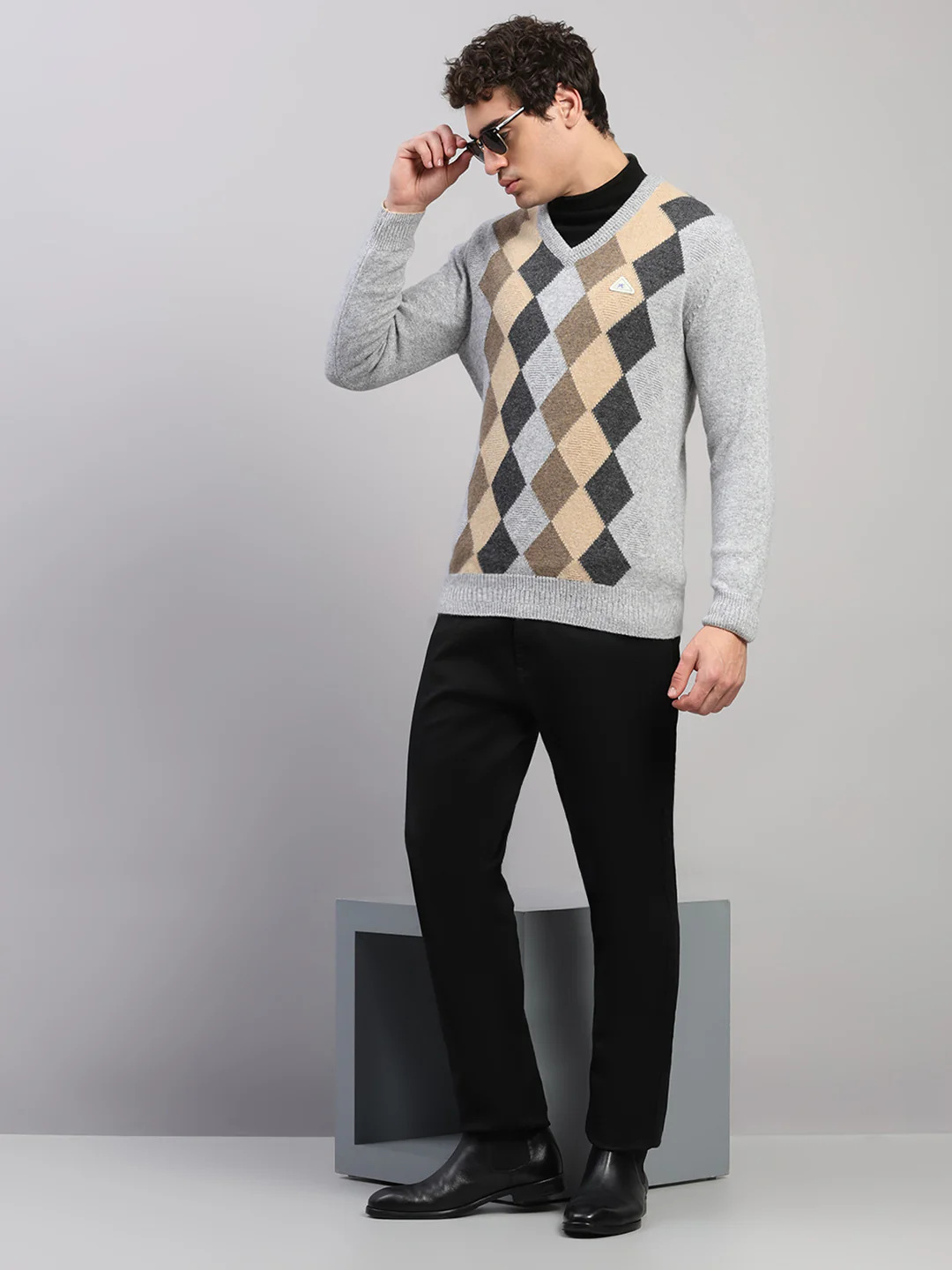 Men Light Grey Printed V Neck Full Sleeve Pullover - Image 2