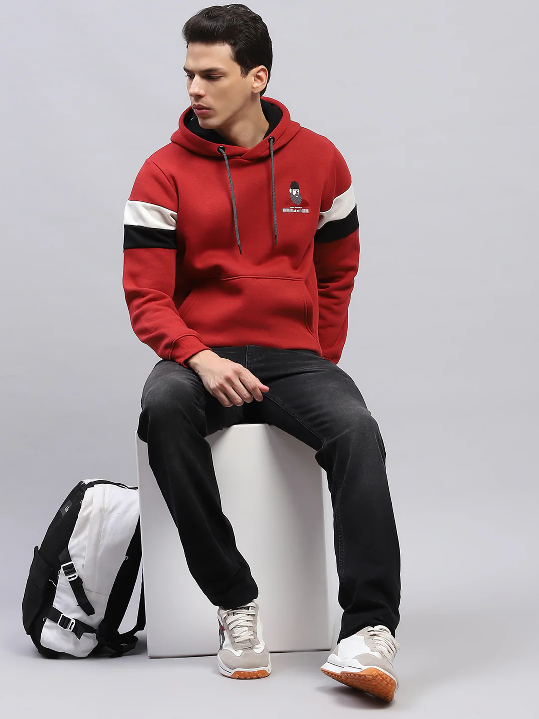 Men Maroon Printed Hooded Full Sleeve Sweatshirt - Image 2