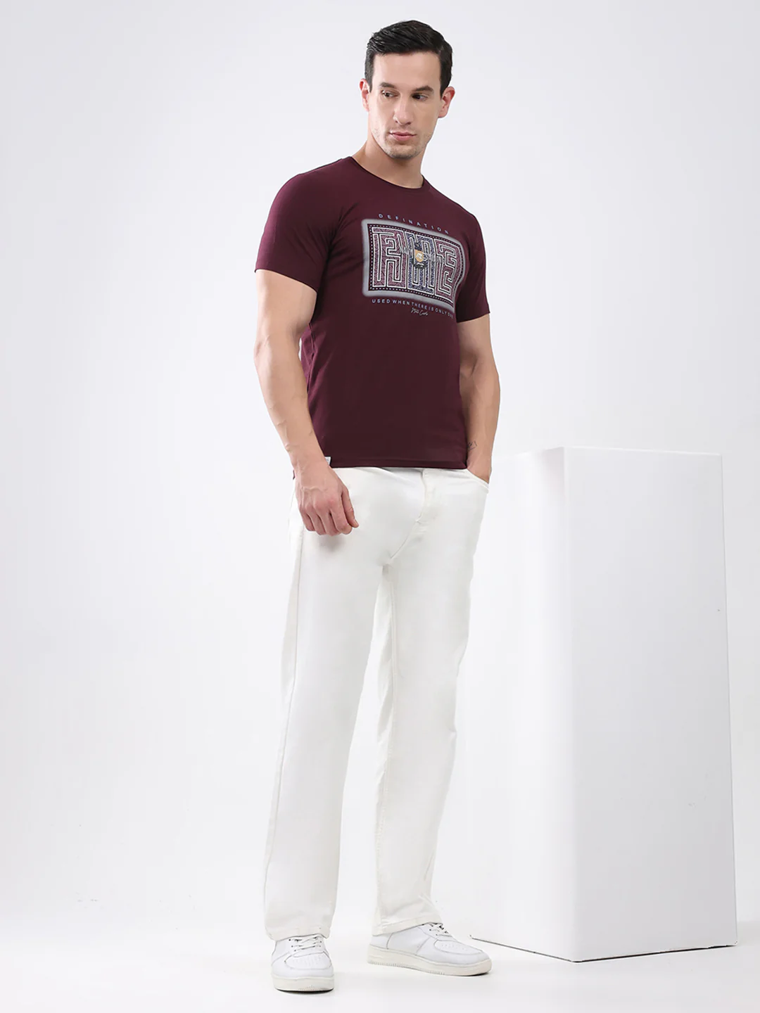 Men Maroon Printed Round Neck Half Sleeve T-Shirt - Image 2
