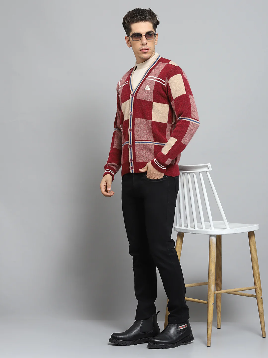 Men Maroon Self Design V Neck Full Sleeve Cardigan - Image 2