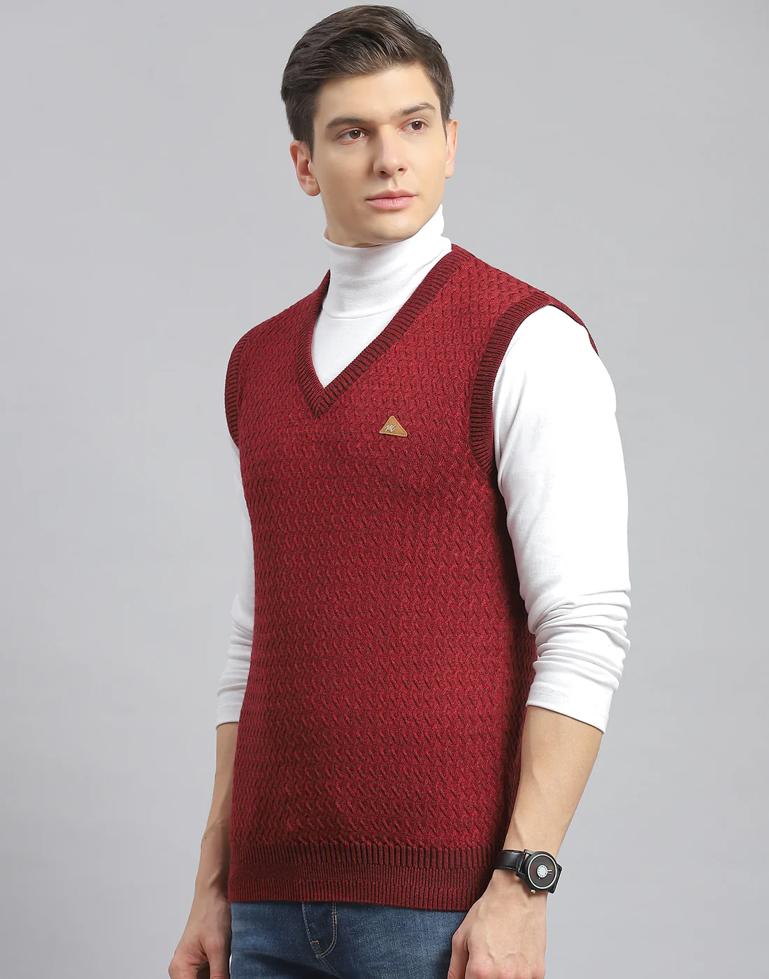 Men Maroon Self Design V Neck Sleeveless Sweater - Image 3
