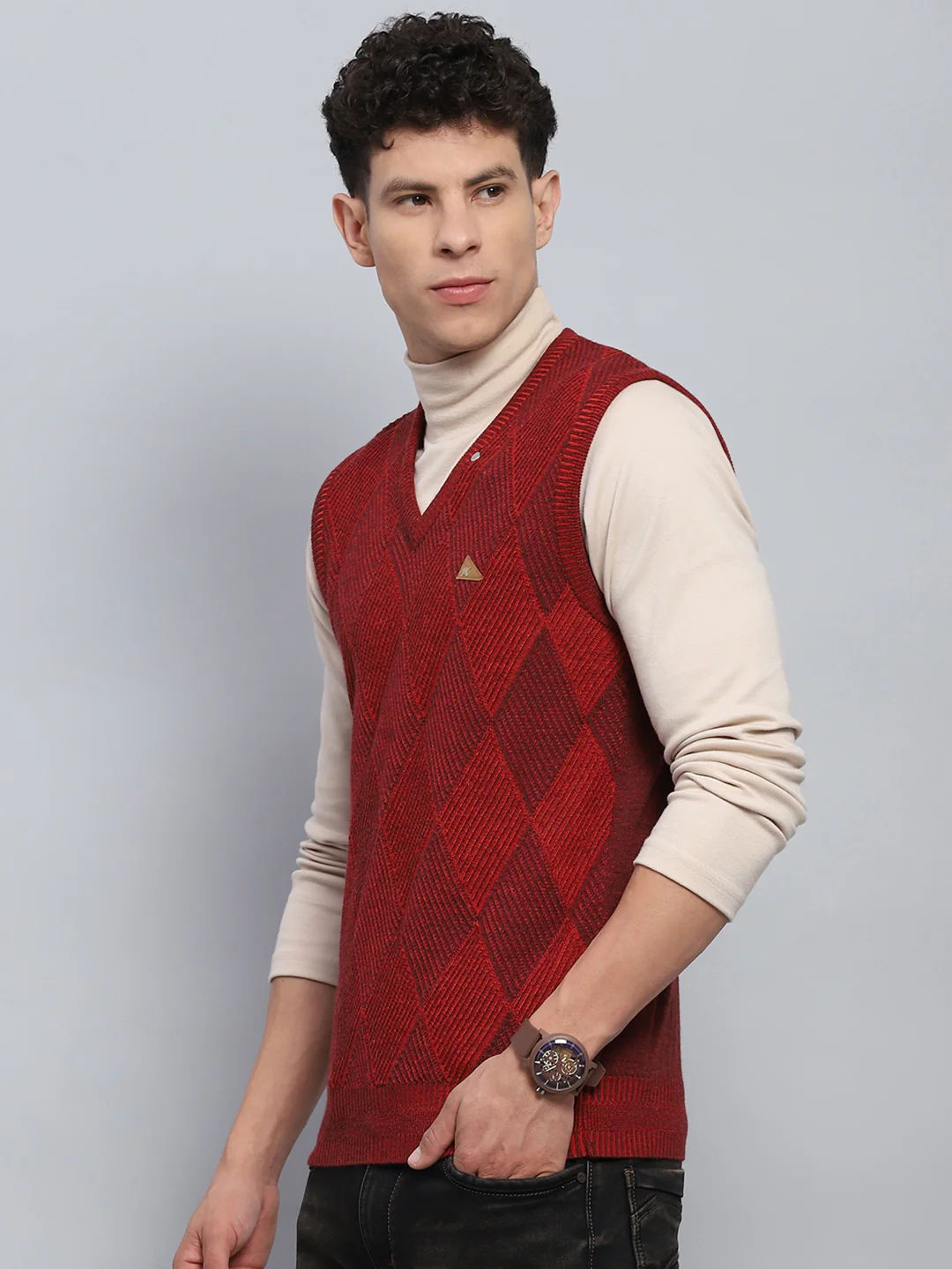 Men Maroon Self Design V Neck Sleeveless Sweater - Image 3