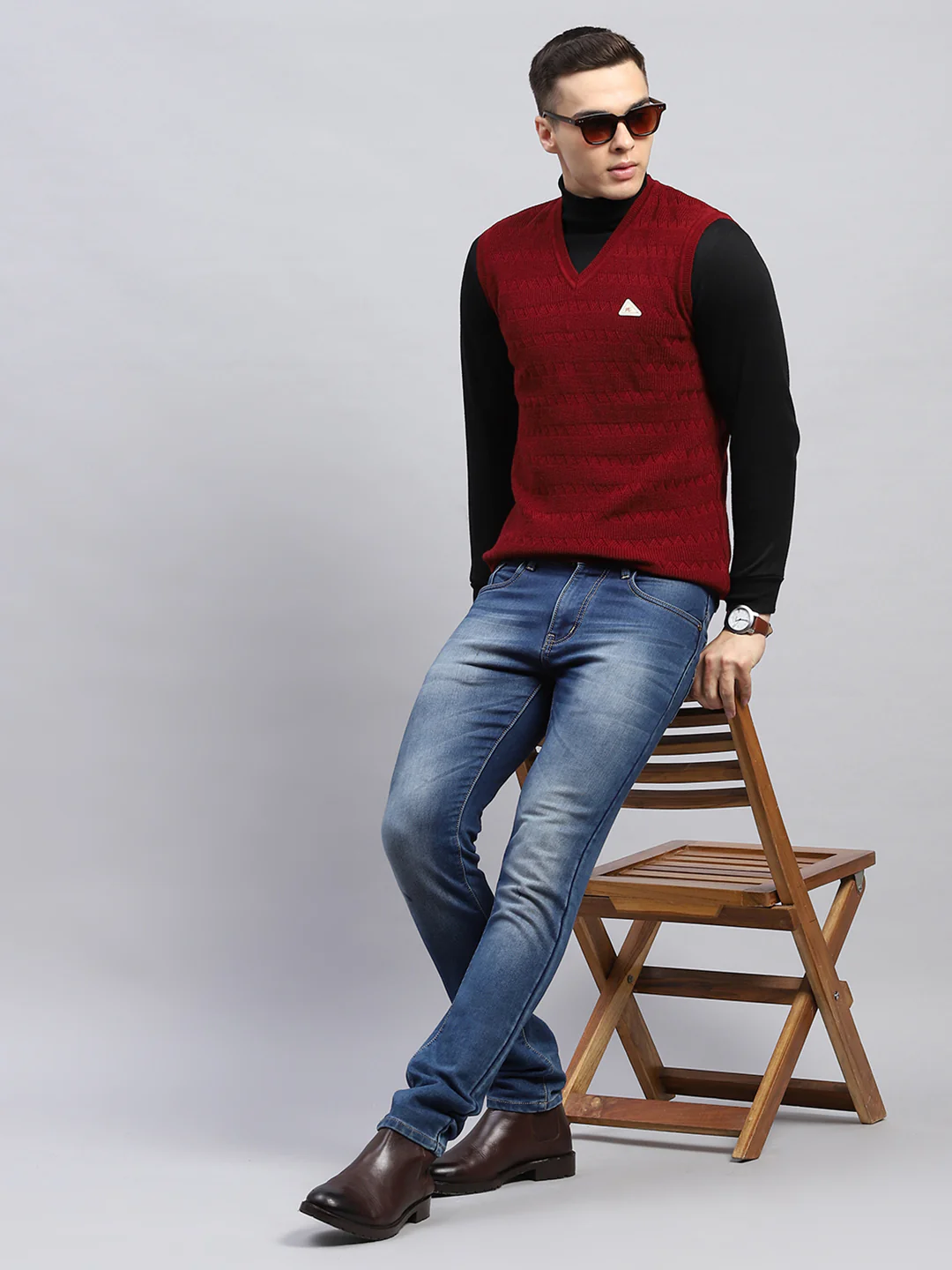 Men Maroon Self Design V Neck Sleeveless Sweater - Image 2