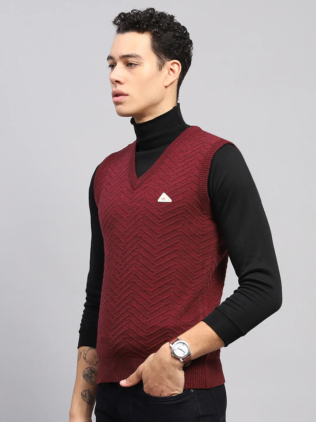 Men Maroon Self Design V Neck Sleeveless Sweater - Image 3