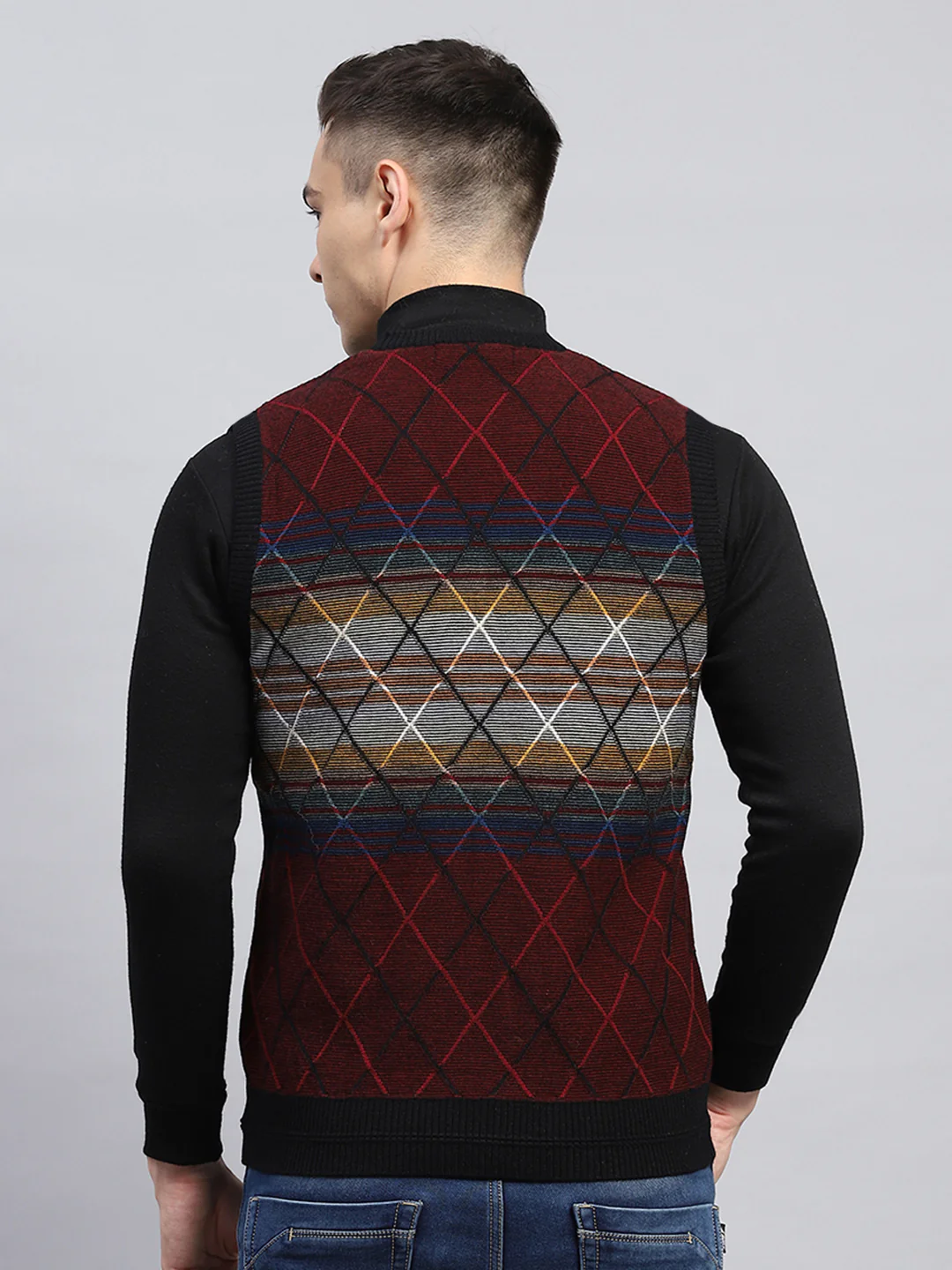 Men Maroon Self Design V Neck Sleeveless Sweater - Image 5