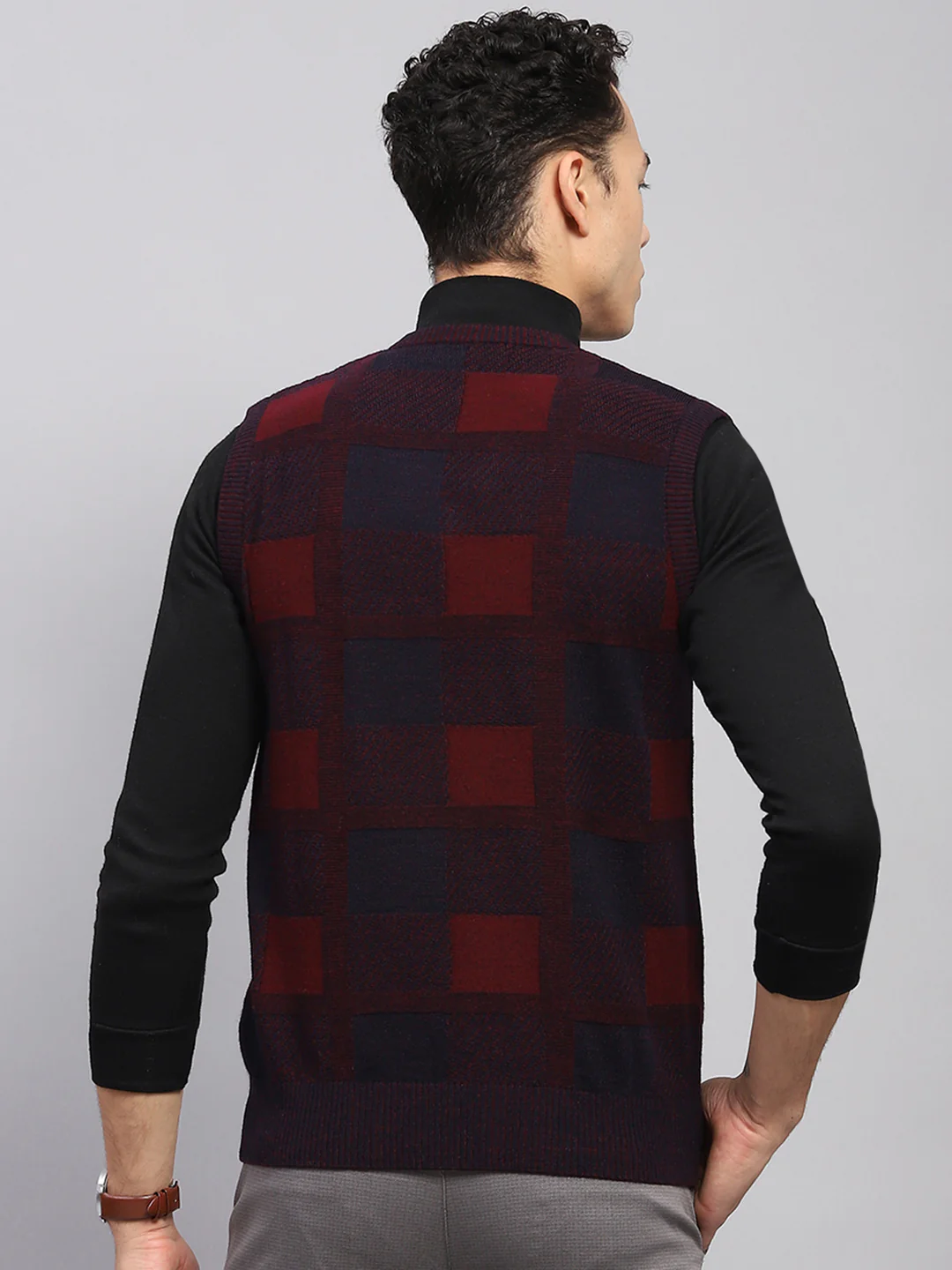 Men Maroon Self Design V Neck Sleeveless Sweater - Image 5