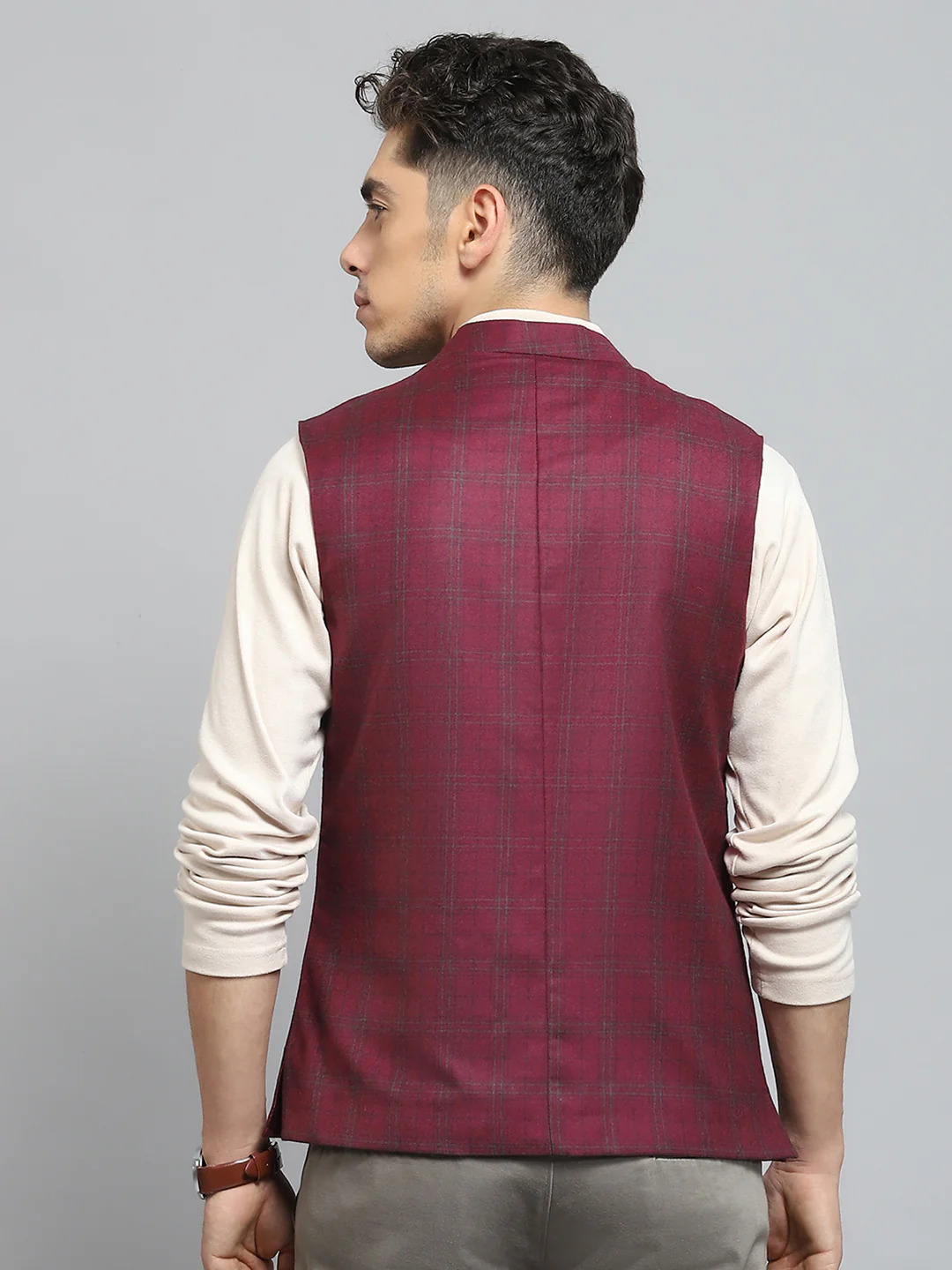Men Maroon Solid Band Collar Sleeveless Jacket - Image 5