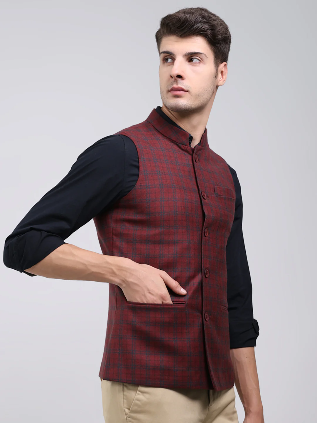 Men Maroon Solid Band Neck Sleeveless Jacket - Image 4