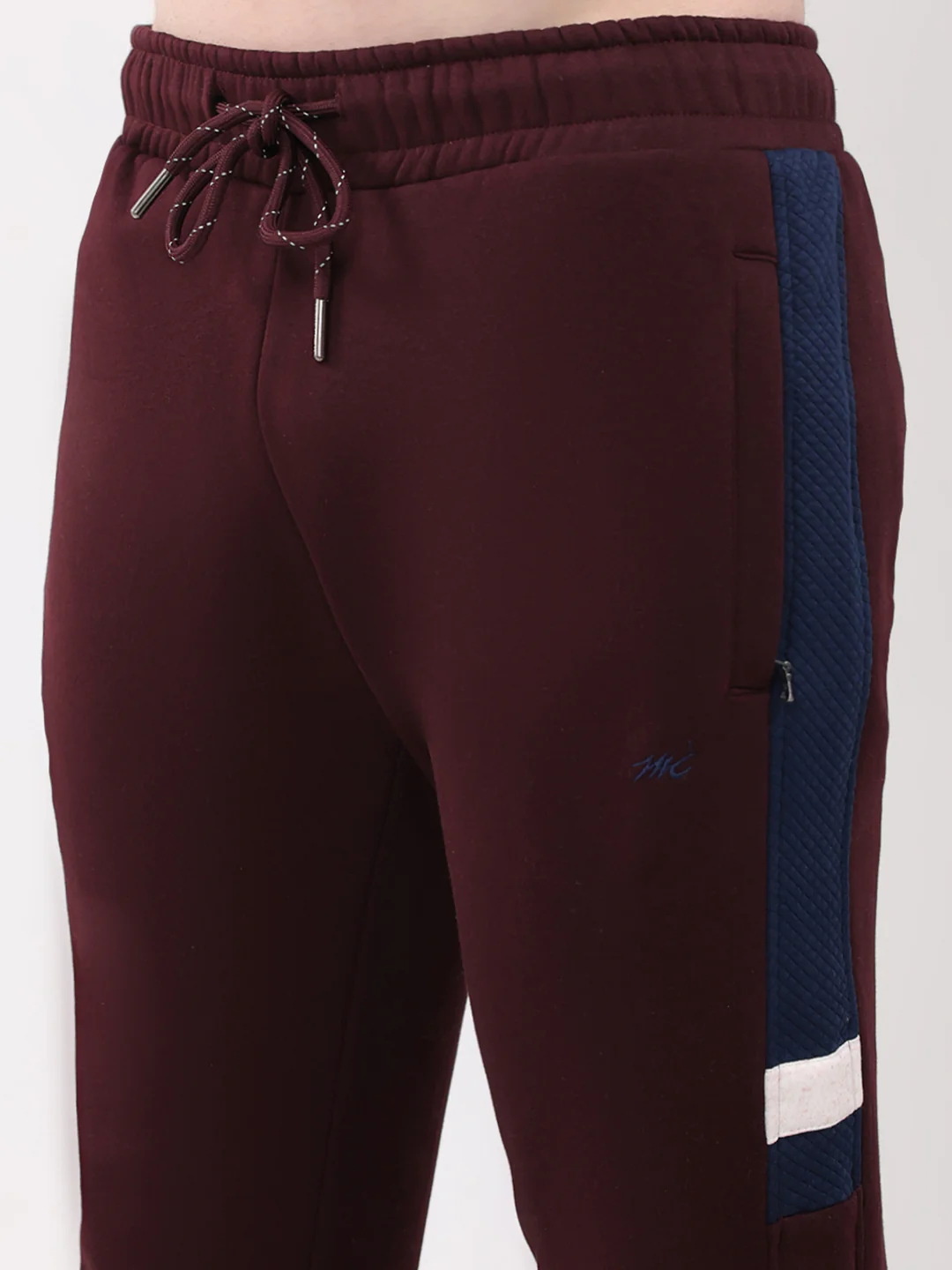 Men Maroon Solid Collar Full Sleeve Winter Tracksuit - Image 8